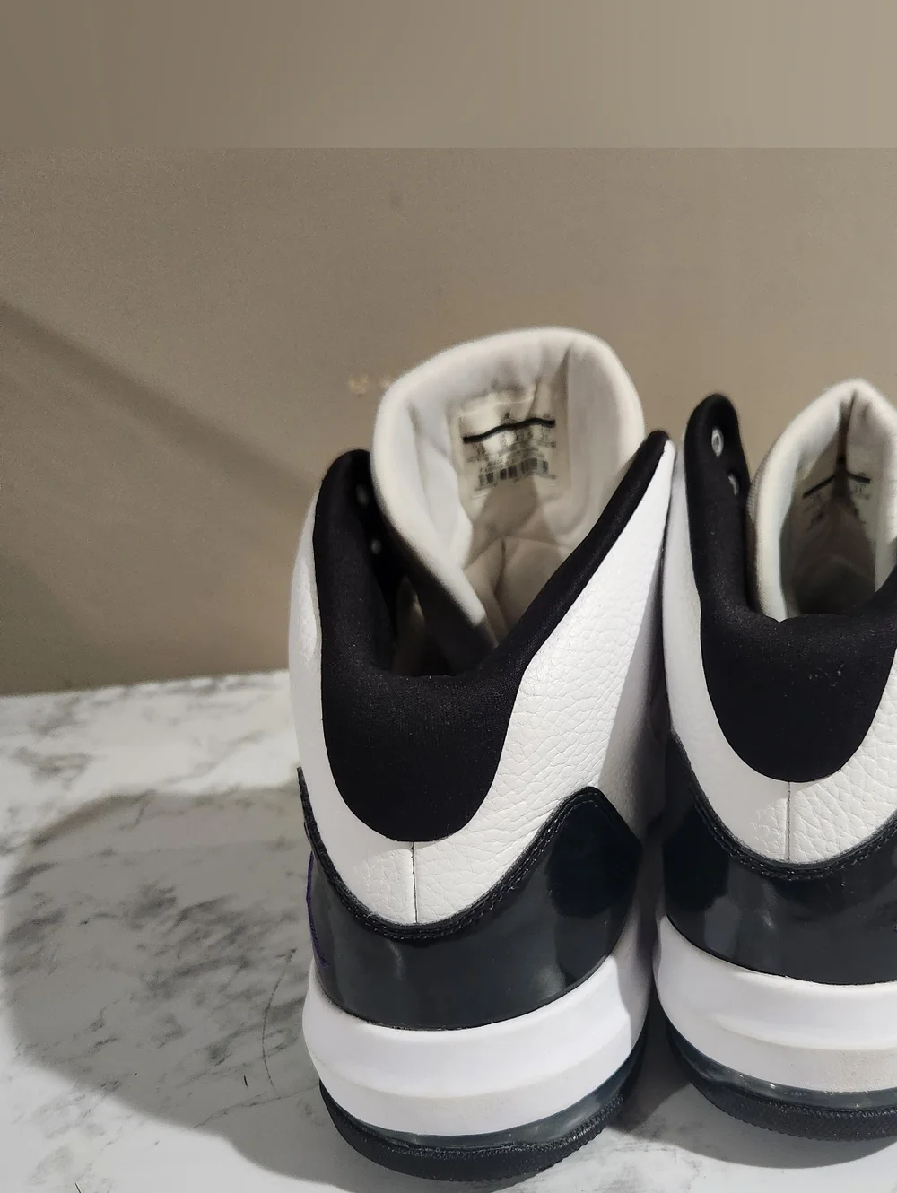 Size 13M Jordan Max Aura 'Concord' White Dark Concord Black AQ9084-121 Preowned